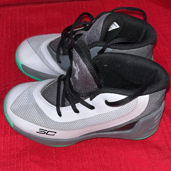 Kid’s Size 8 UNDER ARMOUR UA SC STEPH CURRY SHOES - Picture 2 of 8